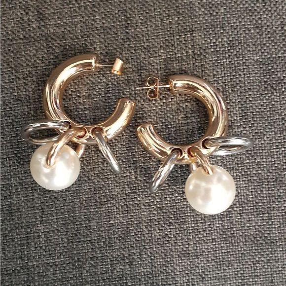 NWOT Zara Faux Pearl Hoop Statement Earrings - Picture 4 of 16